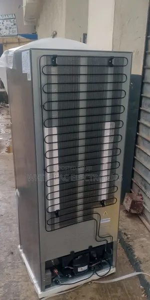 Hisense 205 L Double Door Freezer / Fridge Fast in Making Ice Block