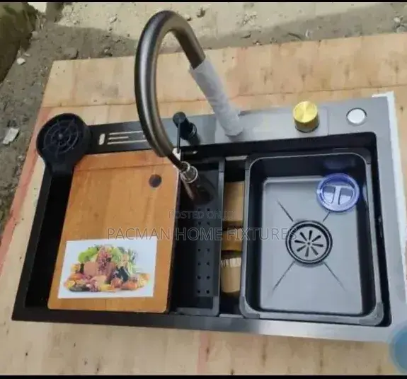 Multifunctional Black Kitchen Sink With Pull-Out Faucet