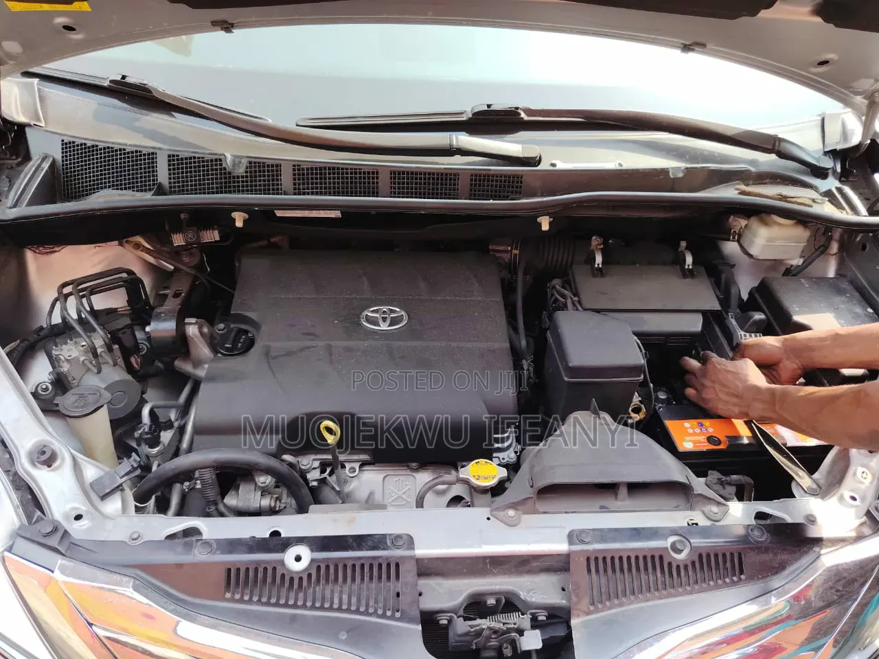 Toyota HiAce 2013 Silver