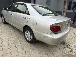 Toyota Camry LE 4dr Sedan (2.4L 4cyl 5A) 2005 Silver
