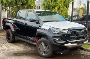 Toyota Hilux 2025 Black