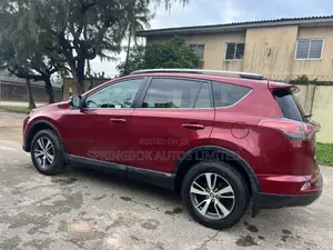 Toyota RAV4 XLE 4dr SUV AWD (2.5L 4cyl 6A) 2018 Burgundy