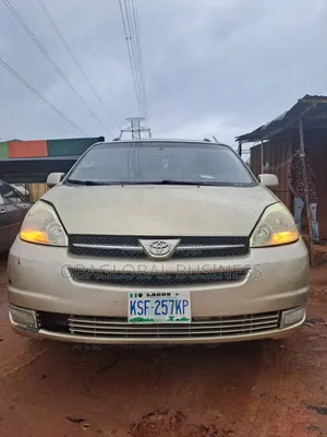 Toyota Sienna 2005 Gold