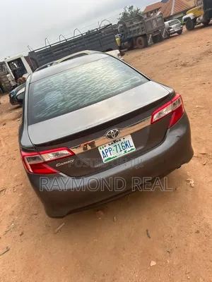 Toyota Camry LE 4dr Sedan (2.5L 4cyl 6A) 2014 Gray
