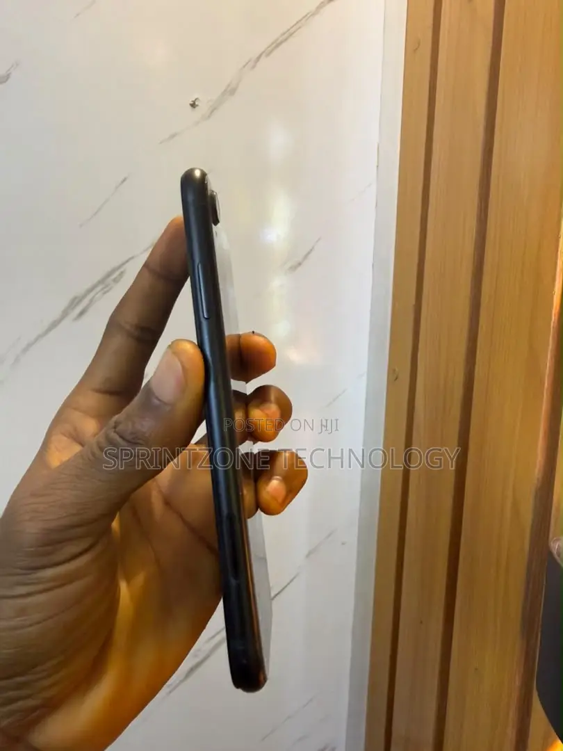 Apple iPhone XR 64 GB Black