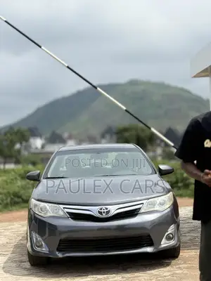 Toyota Camry XLE 4dr Sedan (2.5L 4cyl 6A) 2013 Gray