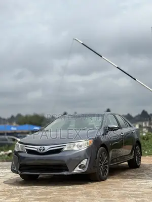 Toyota Camry XLE 4dr Sedan (2.5L 4cyl 6A) 2013 Gray