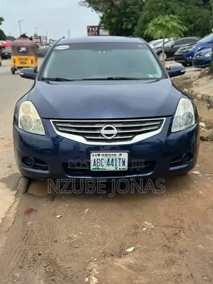 Nissan Altima 2010 Blue