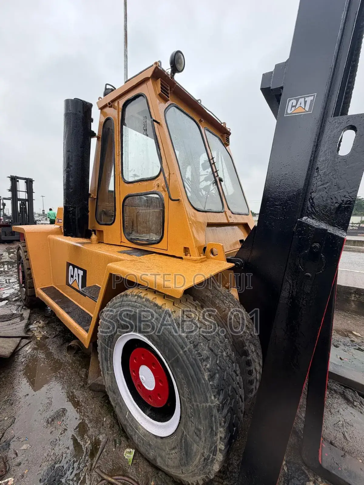 15 Tons Caterpillar Forklift