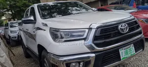 Toyota Hilux 2022 White