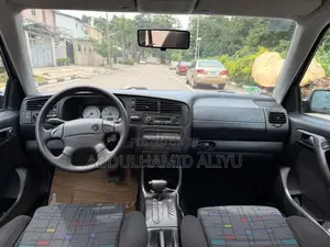 Volkswagen Golf 2000