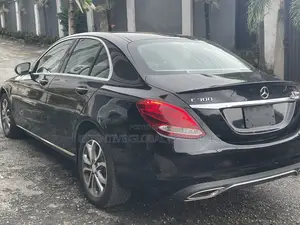 Mercedes-Benz C300 2016 Black