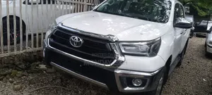 Toyota Hilux 2020 White