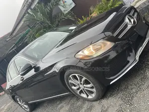 Mercedes-Benz C300 2016 Black