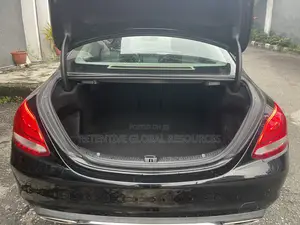 Mercedes-Benz C300 2016 Black