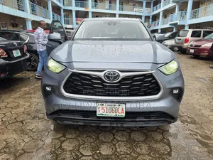 Toyota Highlander 2023 Blue
