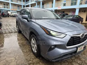 Toyota Highlander 2023 Blue