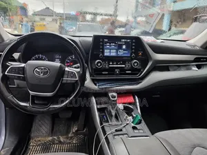 Toyota Highlander 2023 Blue