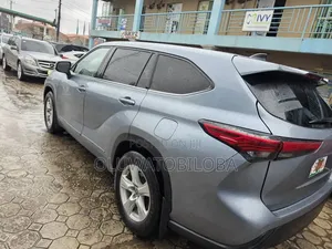 Toyota Highlander 2023 Blue