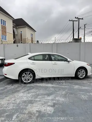 Lexus ES 2015 White