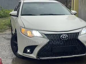 Toyota Camry SE 4dr Sedan (2.5L 4cyl 6A) 2012 White