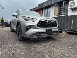 Toyota Highlander XLE AWD 2023 Silver
