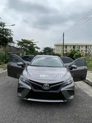Toyota Camry XLE V6 FWD 2020 Gray