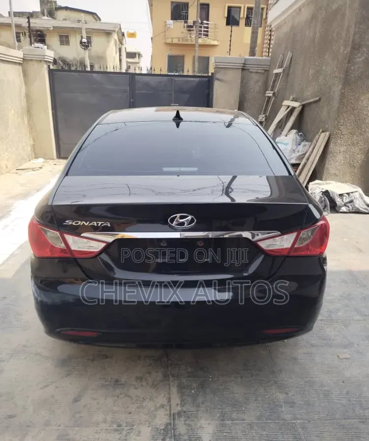 Hyundai Sonata 2011 Black