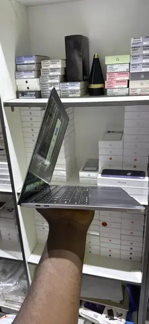 Laptop Apple MacBook Pro 2020 32GB Intel Core i7 SSD 1T