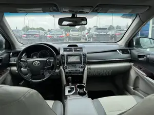 Toyota Camry XLE 4dr Sedan (2.5L 4cyl 6A) 2013 Gray