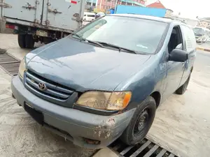 Toyota Sienna 2002 Blue