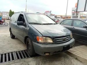 Toyota Sienna 2002 Blue
