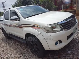 Toyota Hilux 2014 White