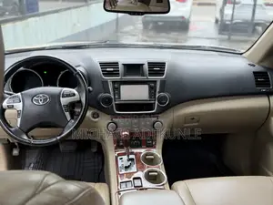 Toyota Highlander Limited 2012 Gold