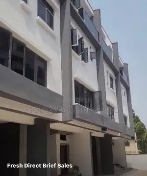 Furnished 4bdrm Duplex in Medina Estate, Gbagada for sale
