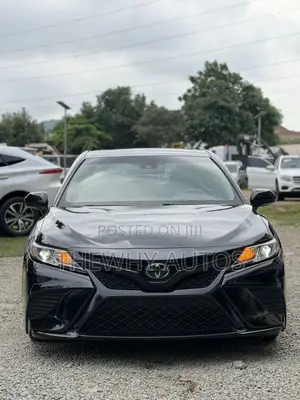 Toyota Camry SE FWD (2.5L 4cyl 8AM) 2018 Black