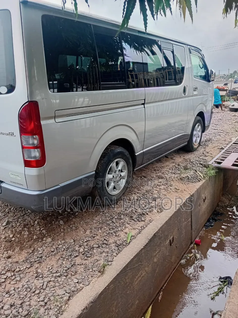 Toyota HiAce 2012 Silver