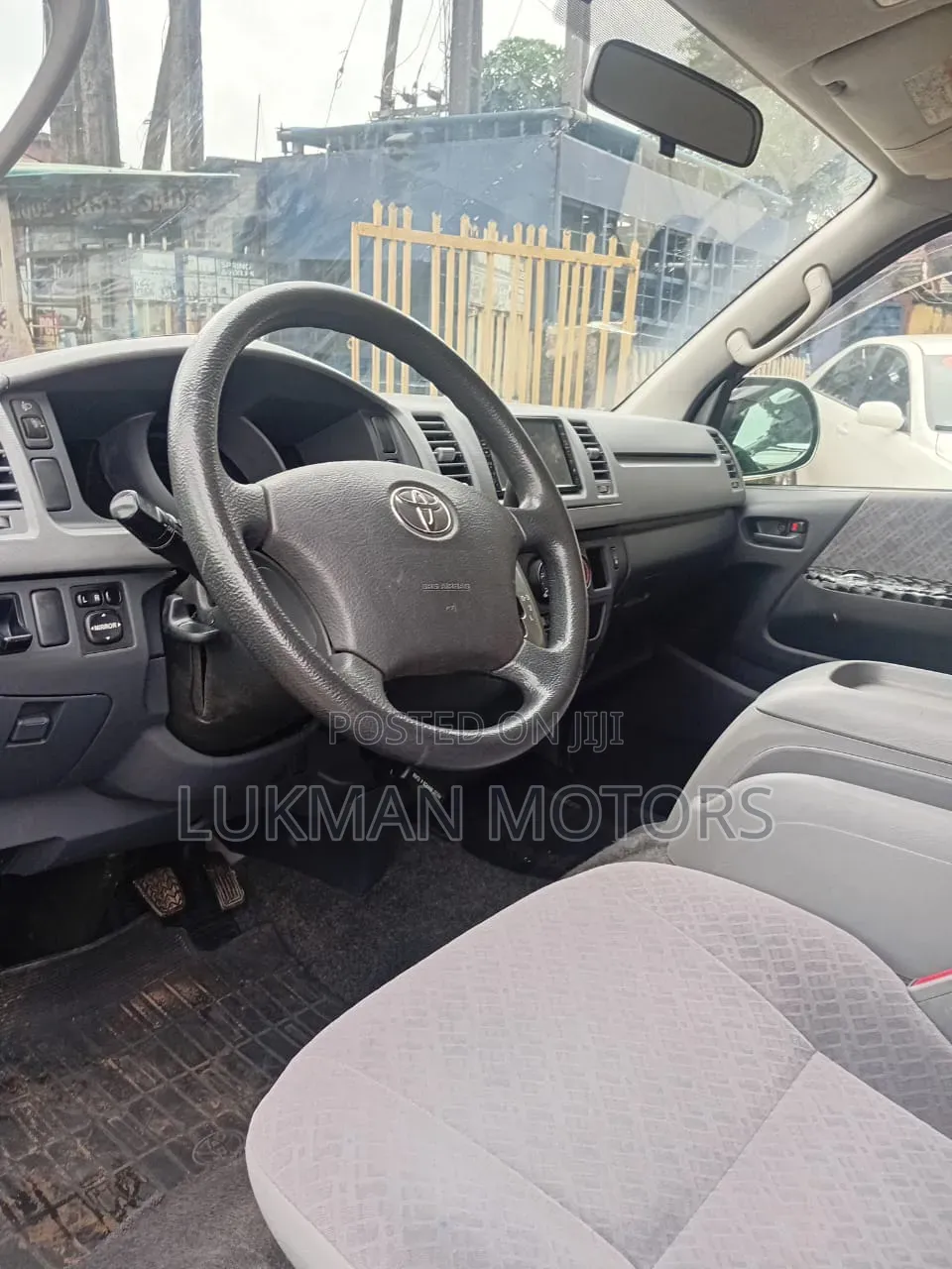 Toyota HiAce 2012 Silver