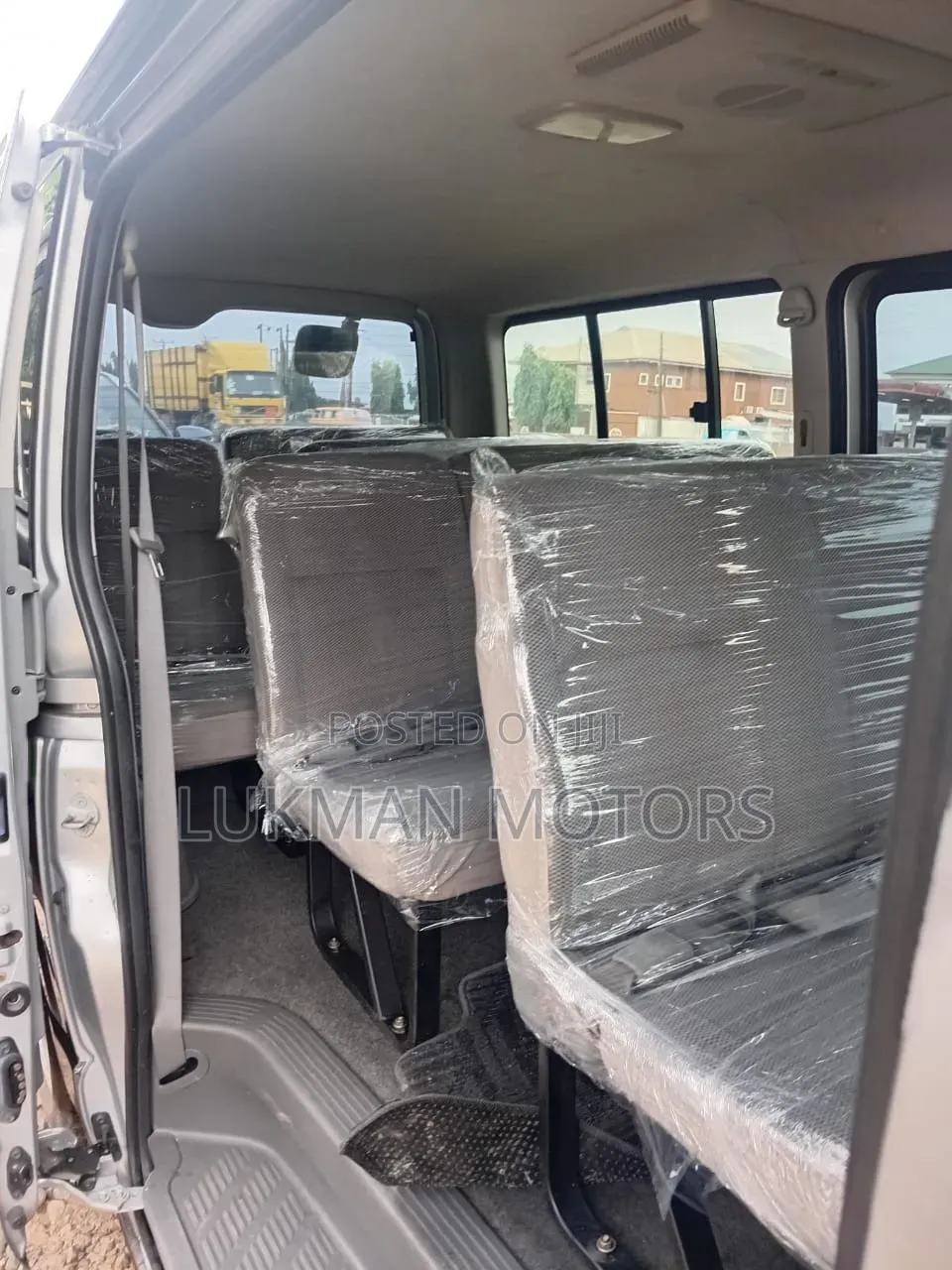 Toyota HiAce 2012 Silver