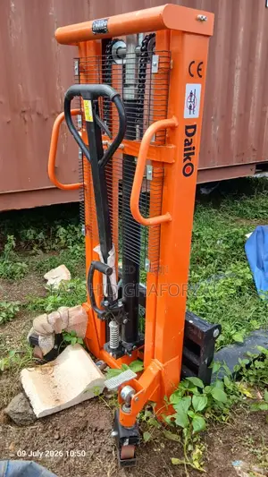 Manual Hydraulic Stack Lifter 1500 Kg