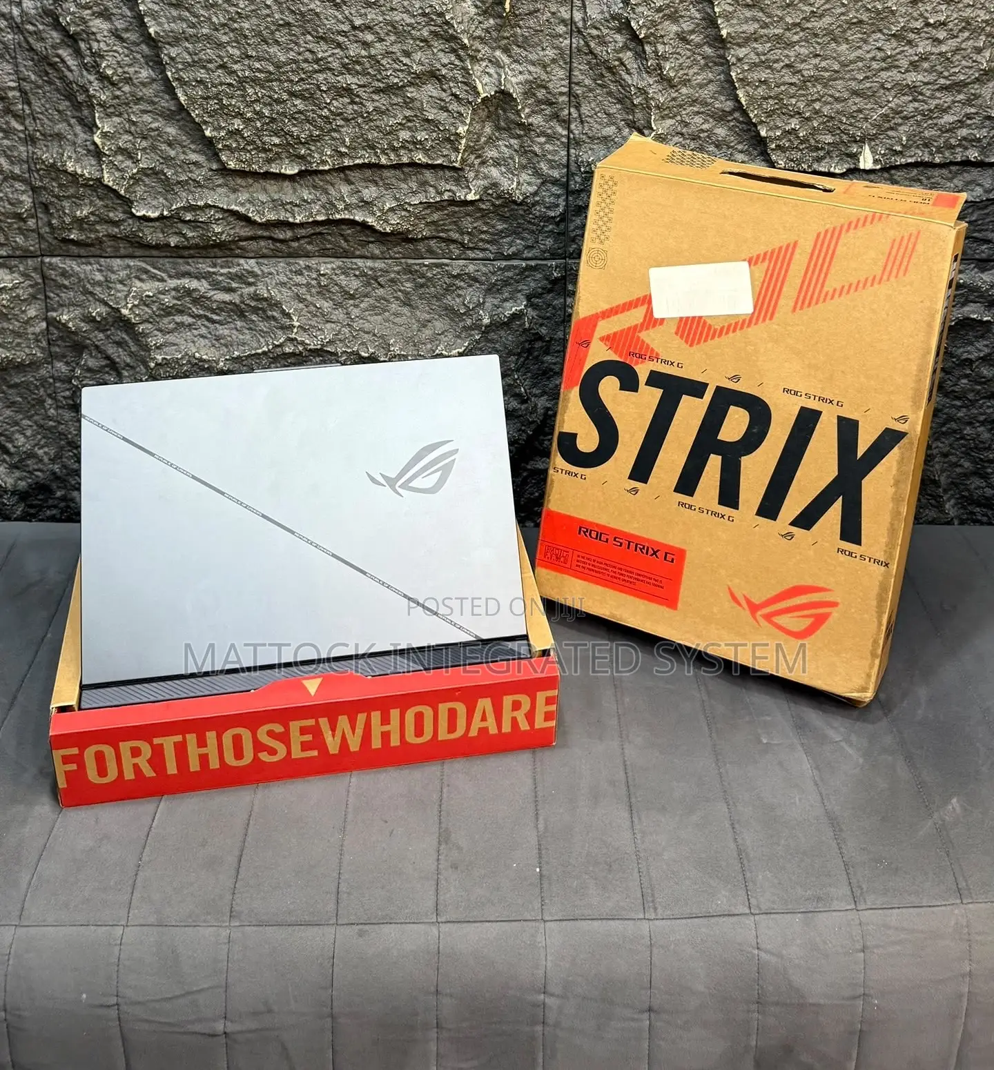 New Laptop Asus ROG Strix G18 32GB Intel Core i9 SSD 1T