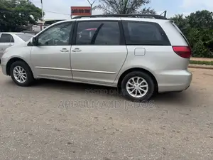 Toyota Sienna 2007 Gold