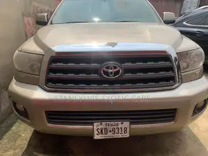Toyota Sequoia Limited 4dr SUV 4WD (5.7L 8cyl 6A) 2012 Gold