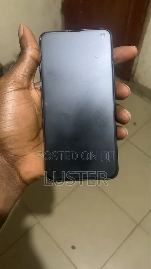 Samsung Galaxy S10e 128 GB Black