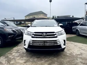 Toyota Highlander XLE V6 4x4 (3.5L 6cyl 6A) 2016 White