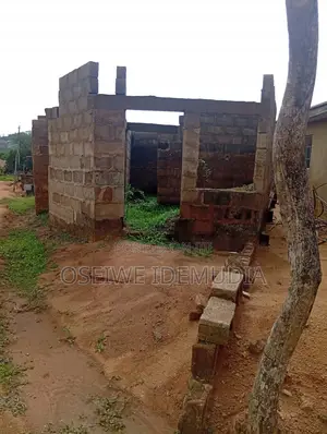 2bdrm Room & Parlour in Idunu Avenue, Ibadan for sale