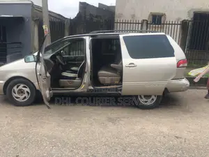 Toyota Sienna 2002 Gold
