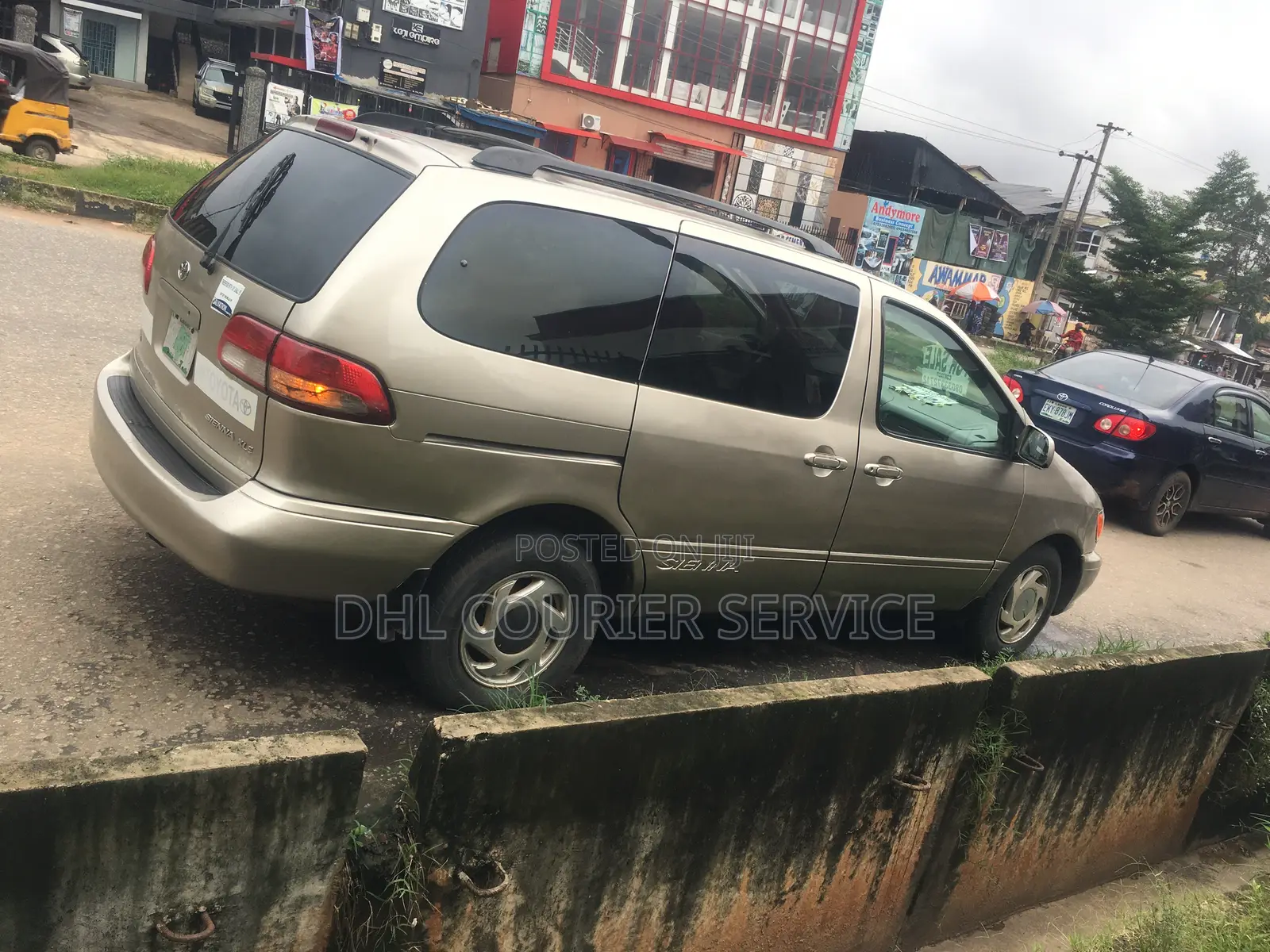 Toyota Sienna 2002 Gold