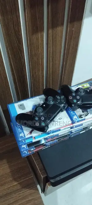 Ps4 Slim 500gb Bundle – 2 Controllers + 11 Games