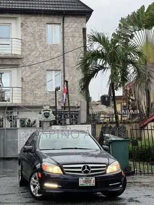 Mercedes-Benz C300 2011 Blue